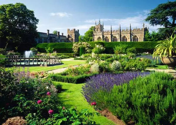 120008484 - RAVENSBURGER 1000PC - BEAUTIFUL GARDENS: QUEEN'S GARDEN