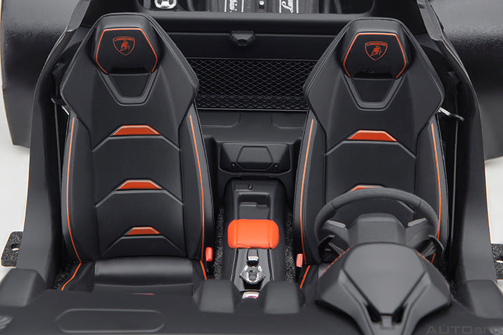 AutoArt LAMBORGHINI HURACAN EVO (ARANCIO XANTO) 1:18