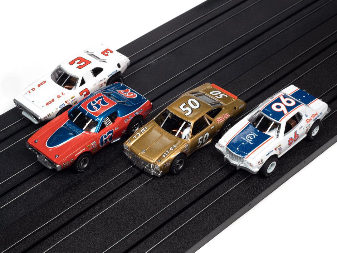 Auto World 36' Victory 400 Slot Race Set 4 Lane