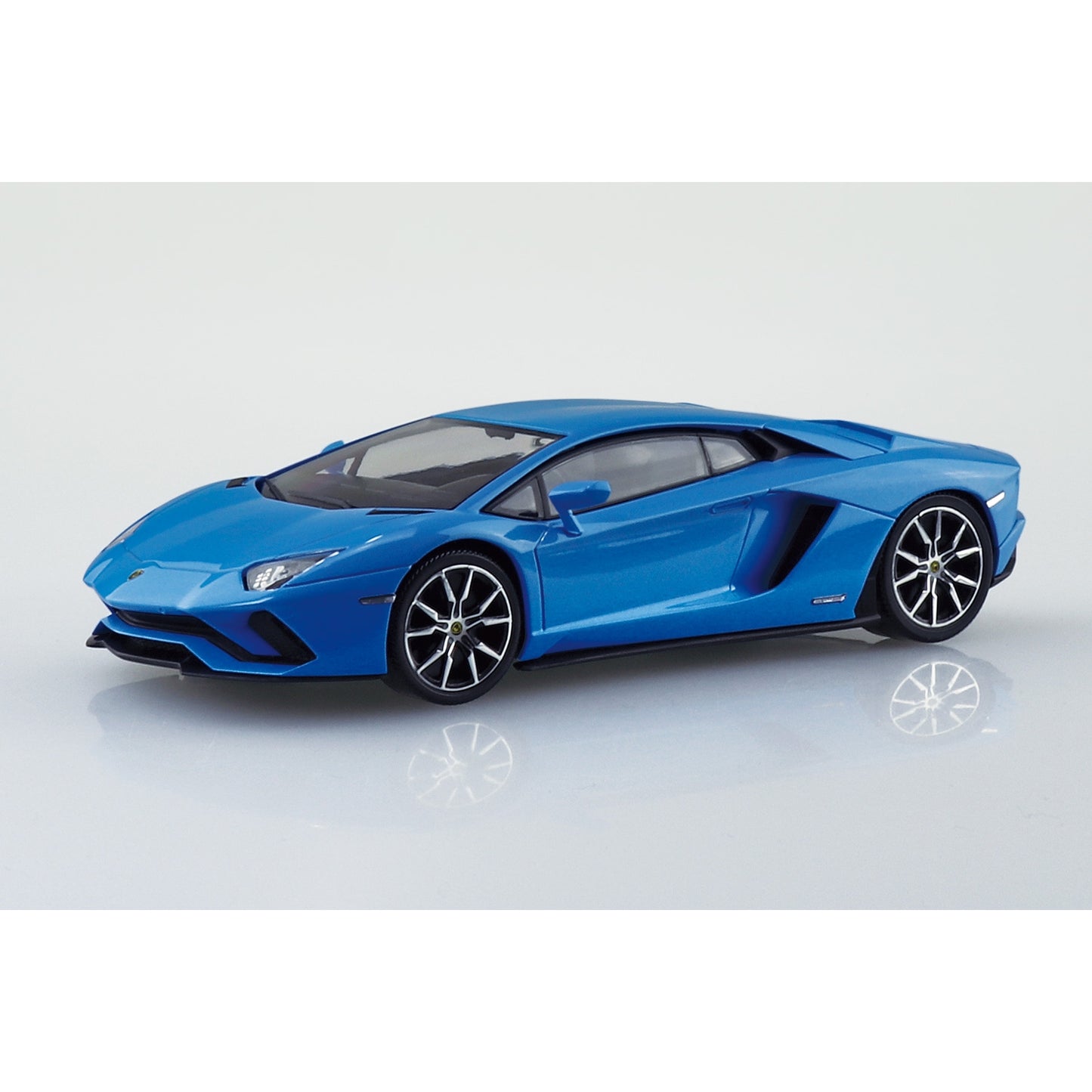 Aoshima 1/32 SNAP KIT #12-E Lamborghini Aventador S (Pearl Blue)