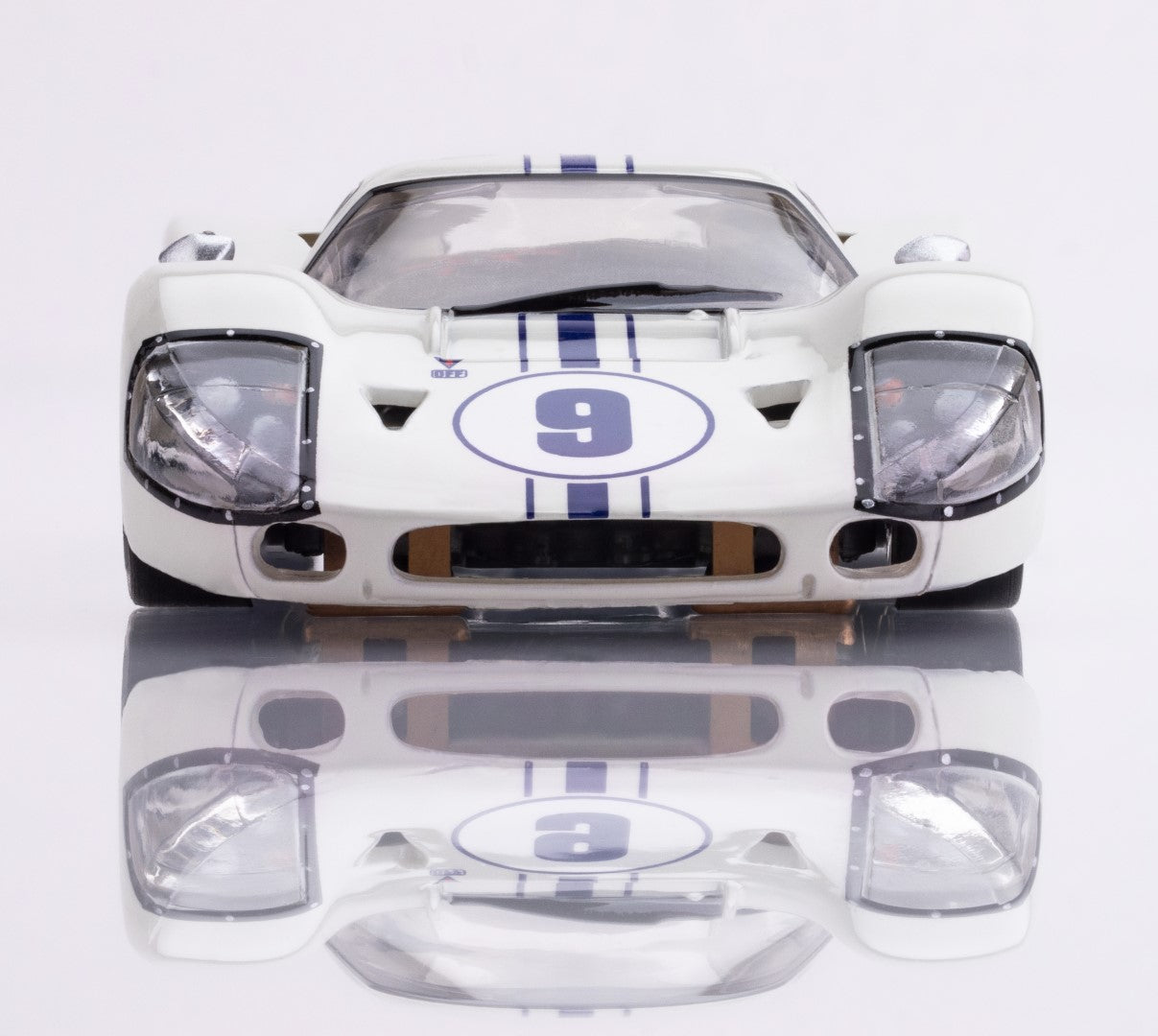 AFX22078 - HO Slot Car GT40 Mark IV #9 White
