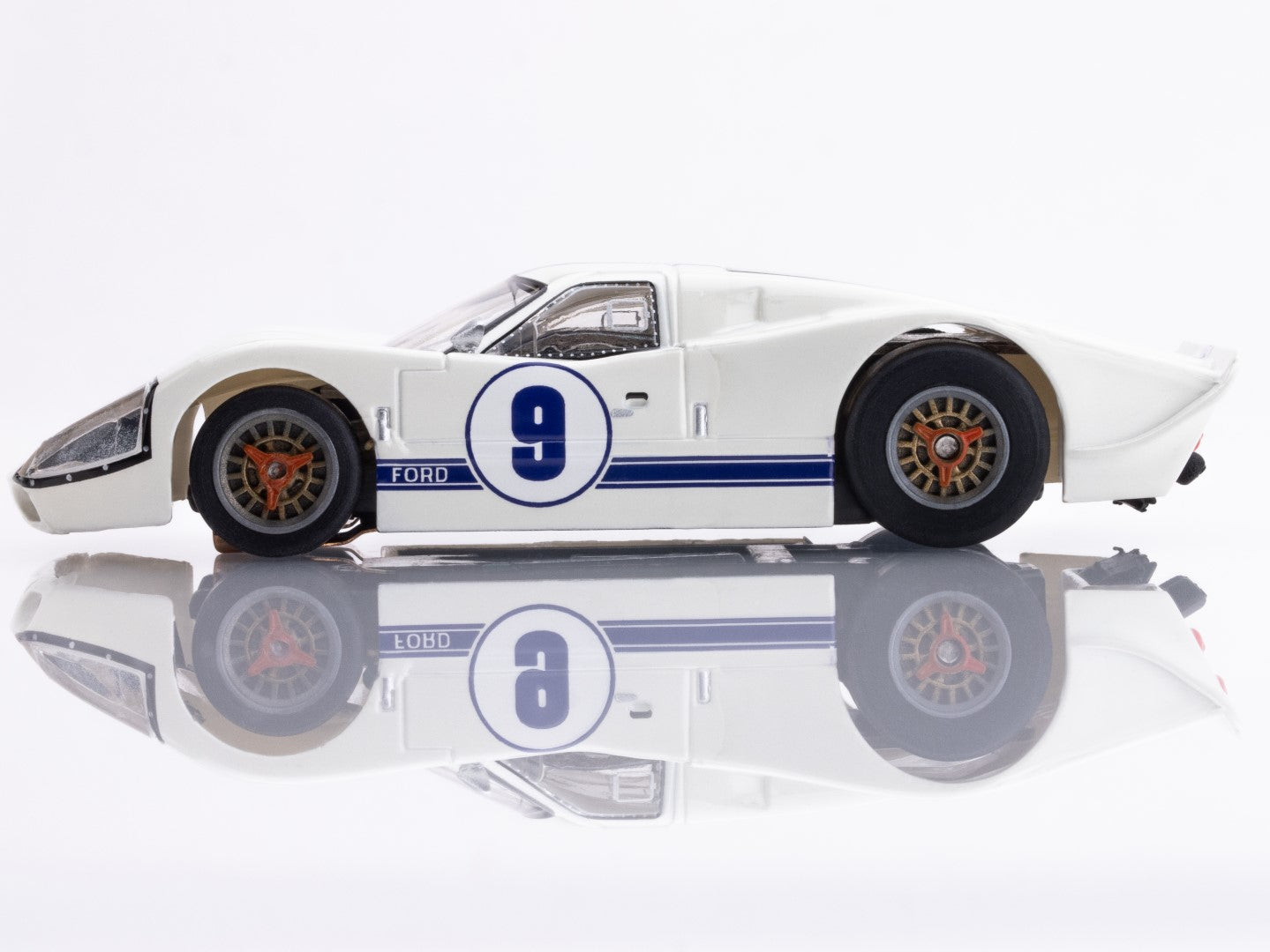 AFX22078 - HO Slot Car GT40 Mark IV #9 White