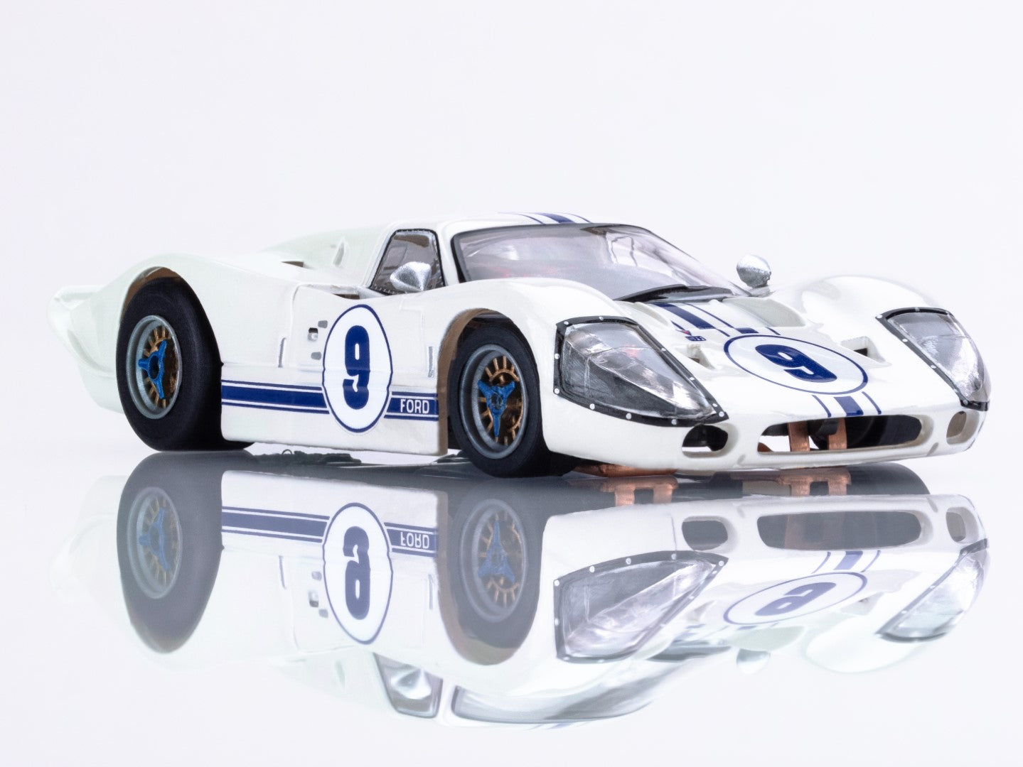 AFX22078 - HO Slot Car GT40 Mark IV #9 White