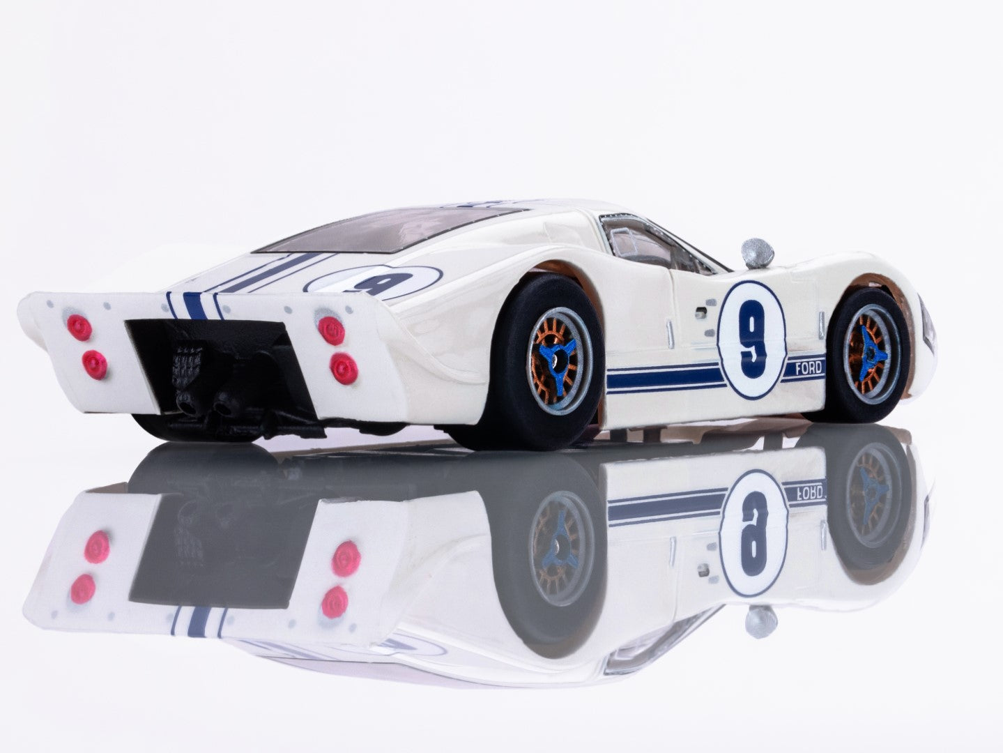 AFX22078 - HO Slot Car GT40 Mark IV #9 White
