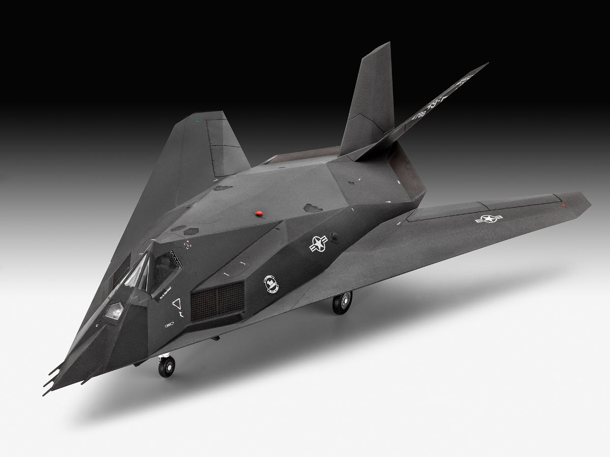 Revell 03899 Lockheed Martin F-117A Nighthawk 1/72 Scale