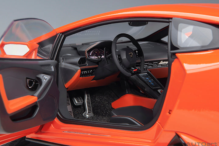 AutoArt LAMBORGHINI HURACAN EVO (ARANCIO XANTO)   1:18