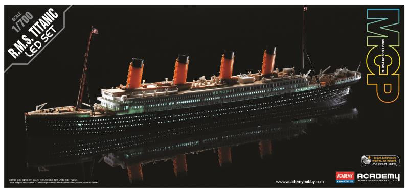 Academy 1/700 R.M.S. TITANIC + LED SET