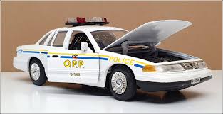 2010 Ford Crown Victoria Police Interceptor opp- Motormax 1/24 - 76400