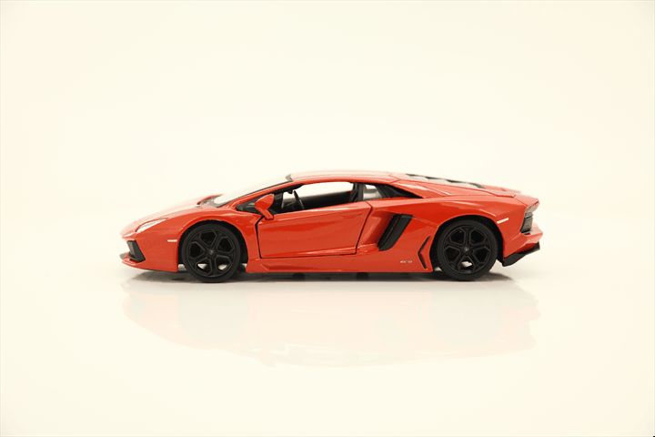 Maisto 1/24 SE Lamborghini Aventador LP 700-4 (Metallic Orange)