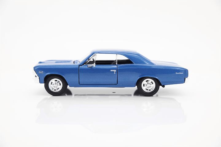 Maisto 1/24 Special Edition 1966 Chevrolet Chevelle SS 396 (Metallic Blue)
