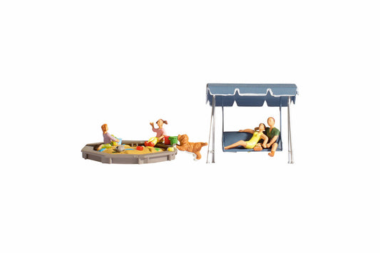 NOCH 36590 Parents & Children, 5 figures with accessories