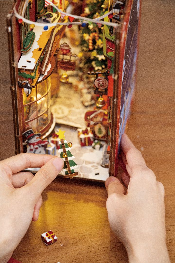 Rolife Christmas Street Book Nook Shelf Insert
