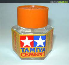 TAMIYA PLASTIC CEMENT 20ML